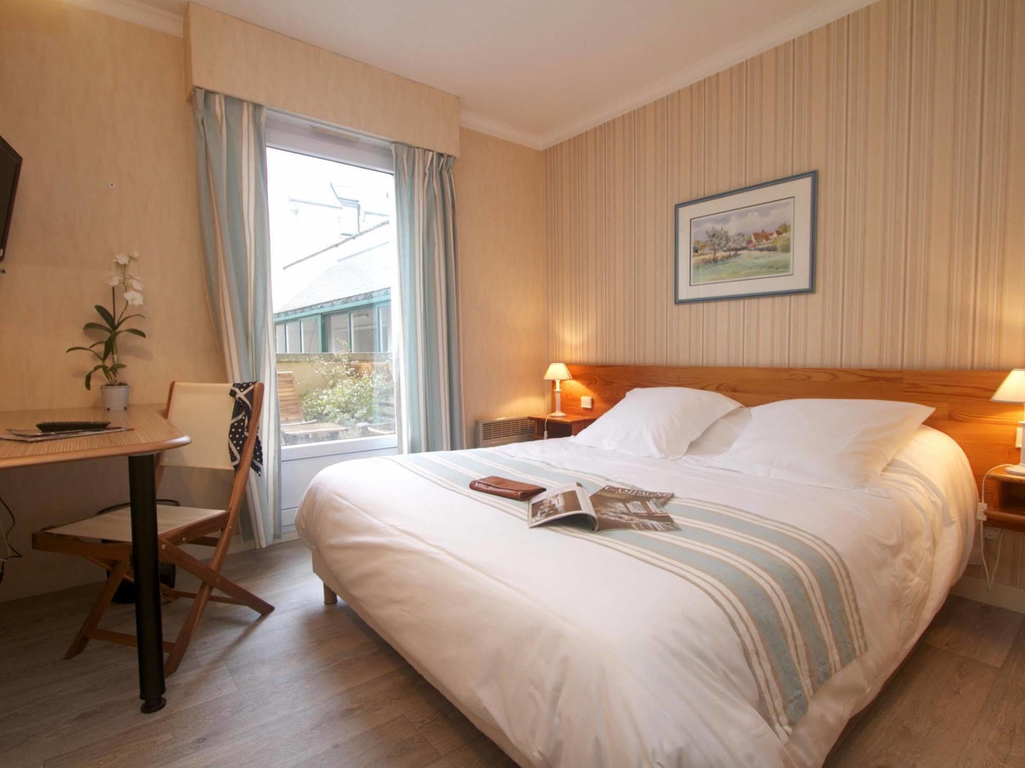 Hotel Sully Nogent-le-Rotrou Exteriér fotografie